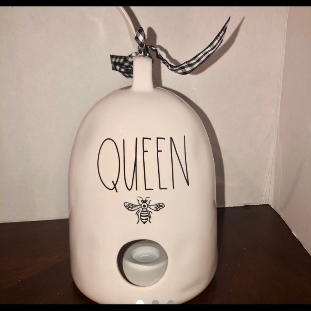 Rae Dunn queen bee bird house - Picture 1 of 3